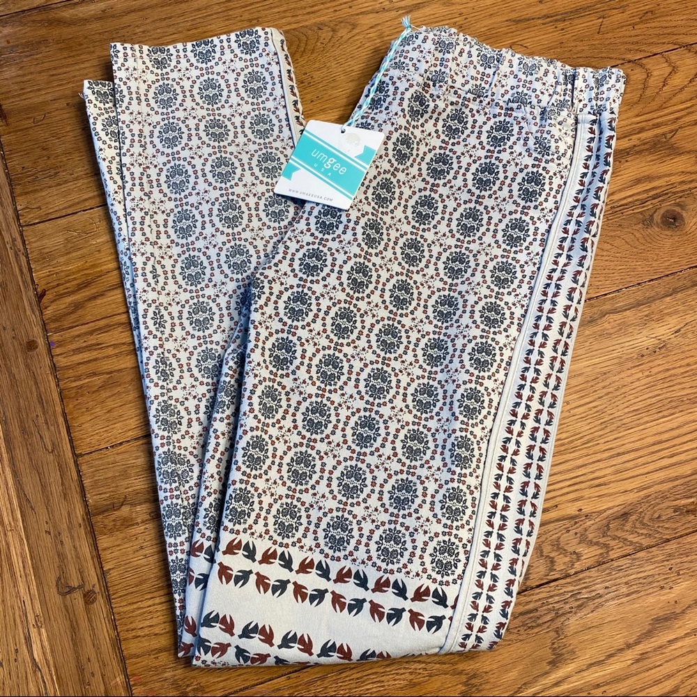 NWT UMGEE MEDALLION BLUE GRAY LEGGINGS LARGE